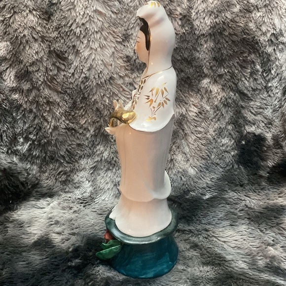 Elegant Porcelain Figurine with Gold Accents - Picture 2 of 16